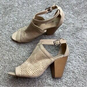 Justfab Peep Toe Ankle Strap Chunky Heel Sandals Beige‎ Cutout Size 8